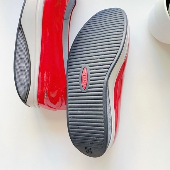 MBT kianga red patent leather rockers  sneakers - Picture 3 of 3